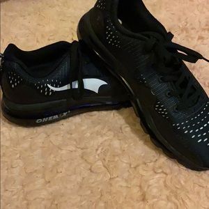 Black runner shoes